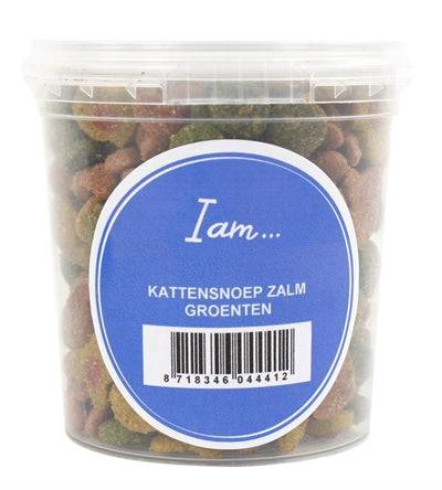 I AM Cat Treats Salmon & Vegetables, 70g, snacks biscuits for cats with salmon and vegetable flavor, shown in the package.