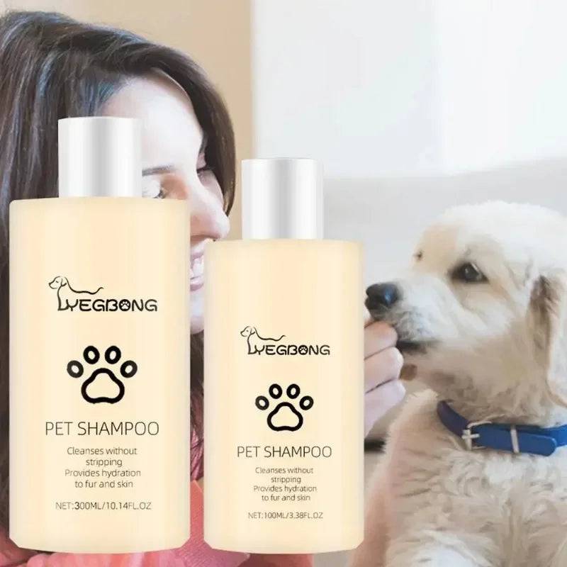 Pawciara Gentle Pet Shampoo for dogs and cats, moisturizing cleanser with softening, anti-itch, and odor removal properties.