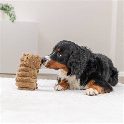 Brown Trixie Capybara plush toy, a soft and cuddly LEKSAKER from TRIXIE, measuring 23 cm in length.