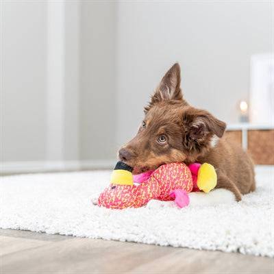 Trixie pink and yellow flamingo fabric toy for pets, measuring 32x12x11 cm, soft and colorful pet play leksaker.