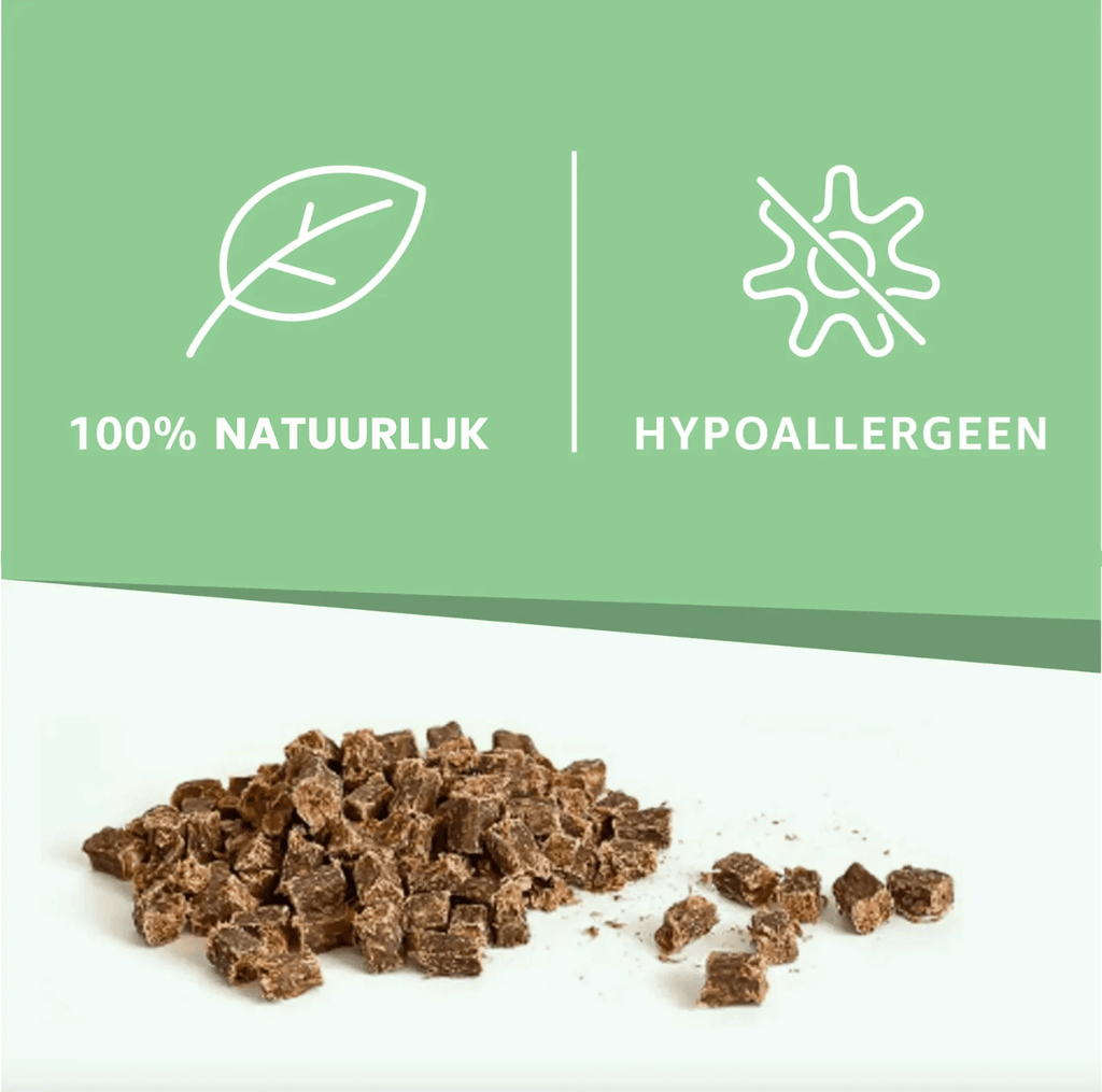 Natural lamb puppy training treats in a 100-gram bag by Woefwoefsnacks, ideal for dog training and rewarding puppies.